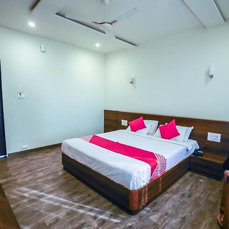 Hotel The Cult Хубли Екстериор снимка